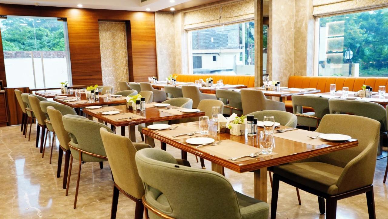 The Fern Residency Sarnath Hotell Varanasi Exteriör bild