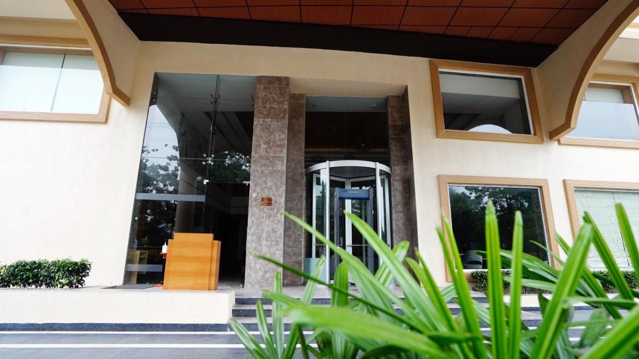 The Fern Residency Sarnath Hotell Varanasi Exteriör bild