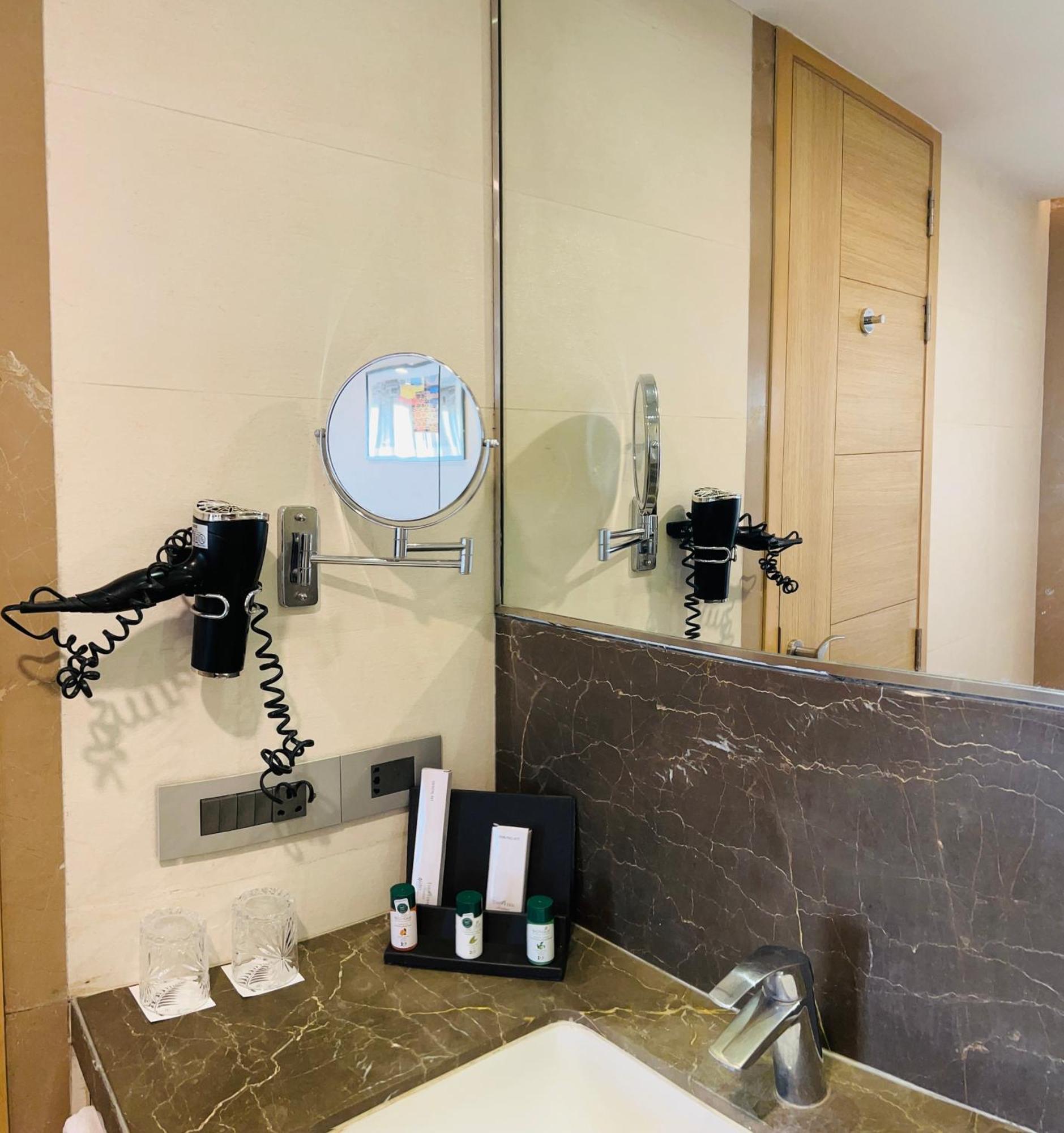 The Fern Residency Sarnath Hotell Varanasi Exteriör bild